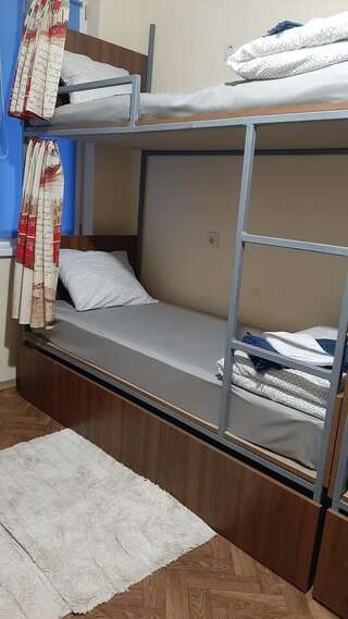 Хостелы Хостел На Ракетной Киев Общий 8-местный номер для мужчин-1