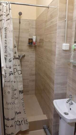 Хостелы Хостел На Ракетной Киев Общий 10-местный номер для мужчин-20