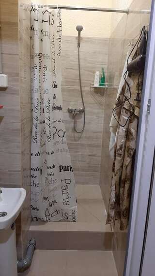 Хостелы Хостел На Ракетной Киев Общий 10-местный номер для мужчин-3